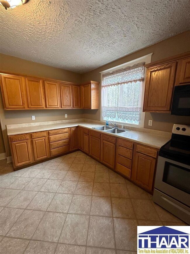 1819 S 8th St, Terre Haute, IN 47802 - photo 7