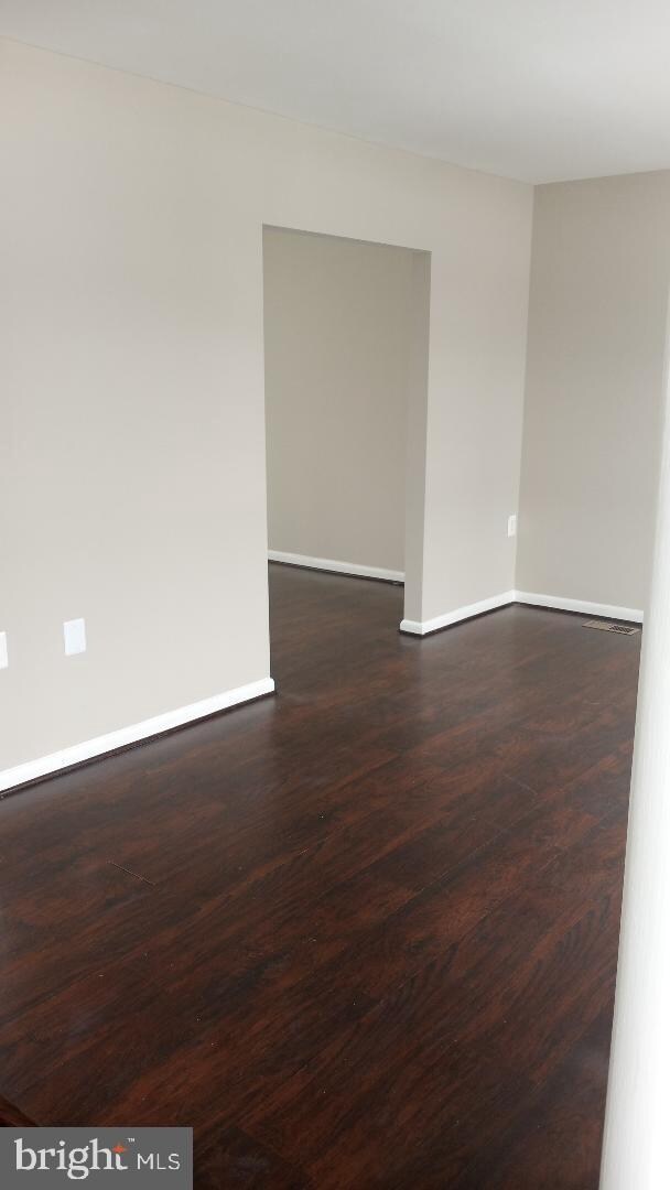 913 Nadine Ct, Hyattsville, MD 20785 - photo 3