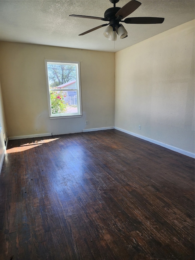 200 W Armstrong Ave, Comanche, TX 76442 - photo 2