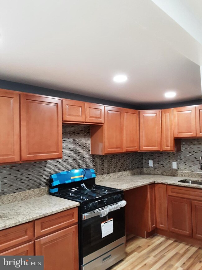 72 Mermont Cir, Darby, PA 19023 - photo 6