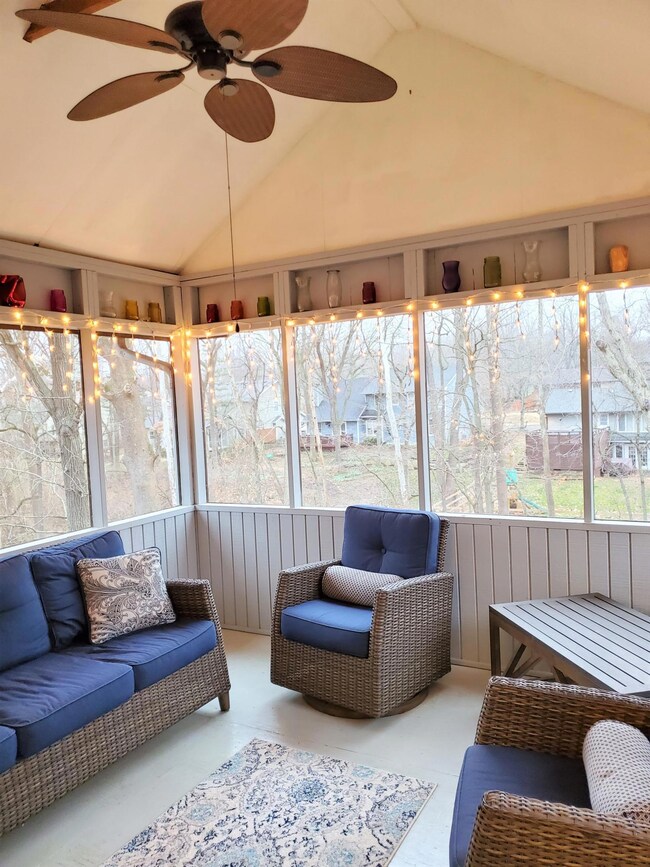 Screened Porch Pic 2