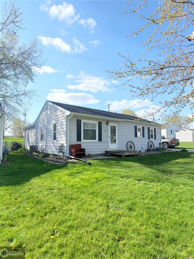 125 E 17th St N, Newton, IA 50208 - photo 4