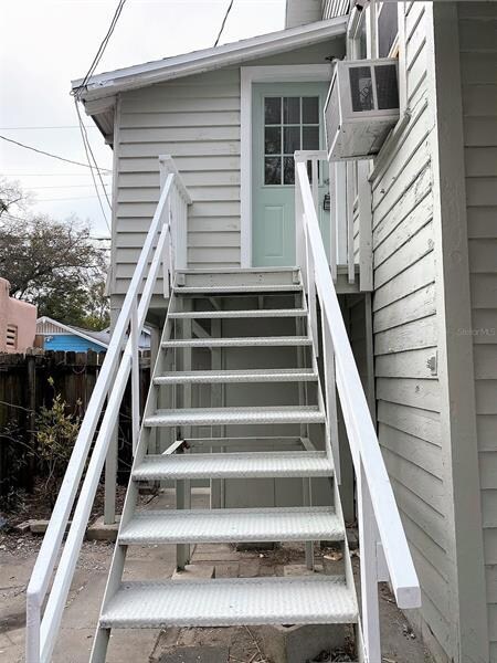 812 14th St N unit B, Saint Petersburg, FL 33705 - photo 2