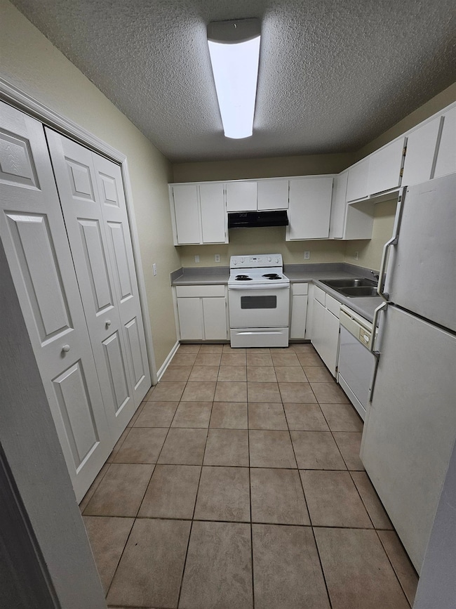 1100 Greentree Ct unit D, Tallahassee, FL 32304 - photo 5