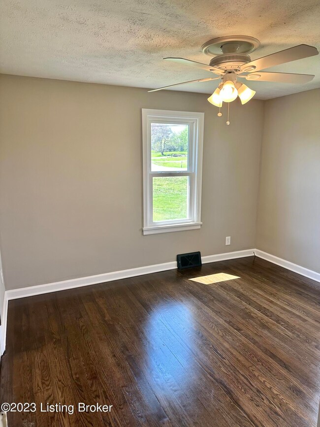 7766 Highway 44 E, Mount Washington, KY 40047 - photo 4