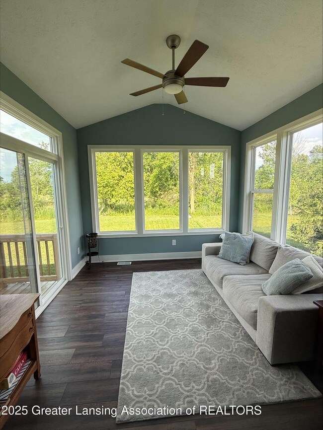 1472 Badlands Dr, Lansing, MI 48917 - photo 7