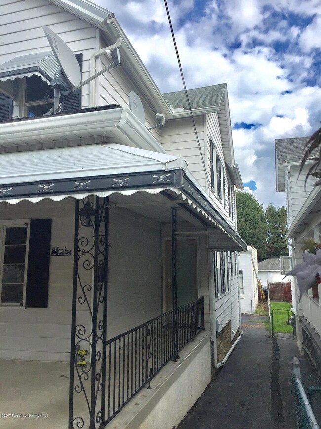 352 N Rebecca Ave, Scranton, PA 18504 - photo 2
