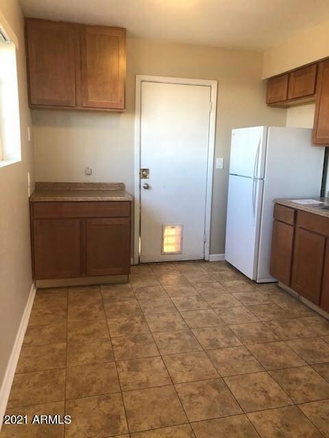 515 E Hondo Kitchen 1