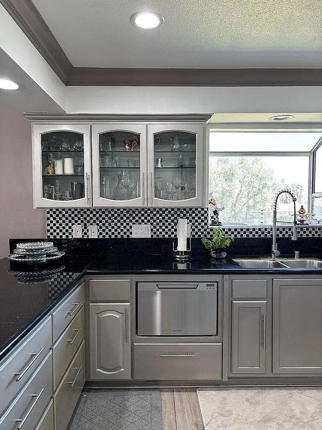 586f26799857c9f0ee83d1e3f25757f9-uncropp