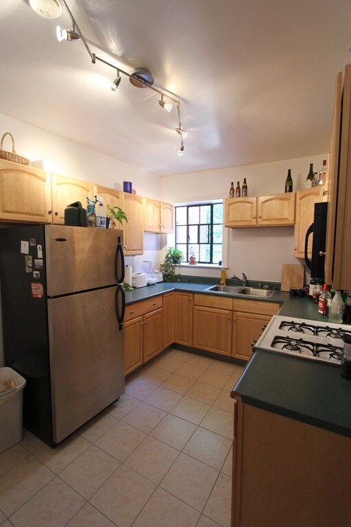 104 Sewall Ave unit 5, Brookline, MA 02446 - photo 3