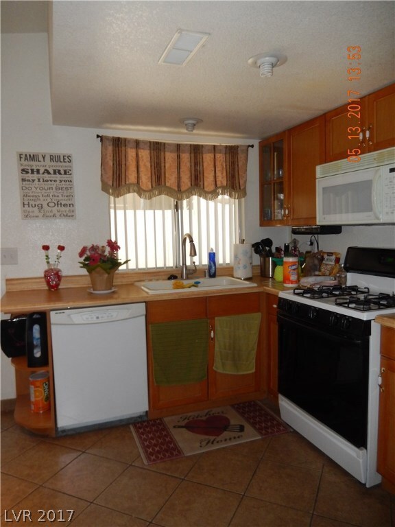 Kitchen has upgraded faucet, all white appliances,