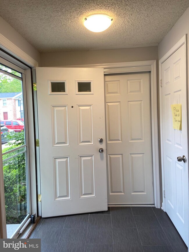 8677 Bent Arrow Ct, Springfield, VA 22153 - photo 7