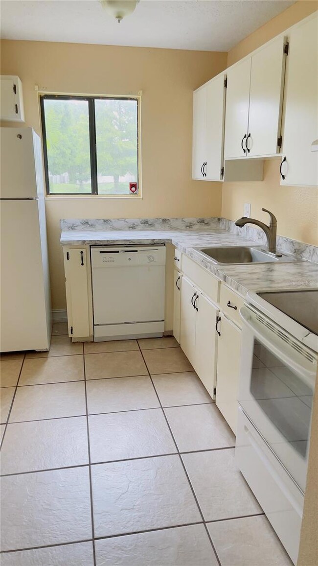 22701 Watersedge Blvd unit 15, Land O Lakes, FL 34639 - photo 6