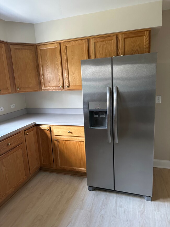 1909 Dewes St unit 1, Glenview, IL 60025 - photo 6