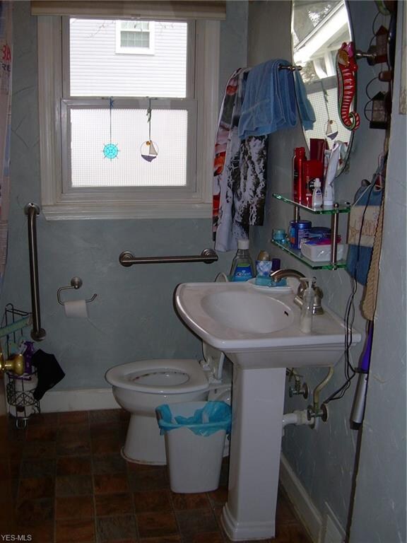 251 37th St SW, Barberton, OH 44203 - photo 6