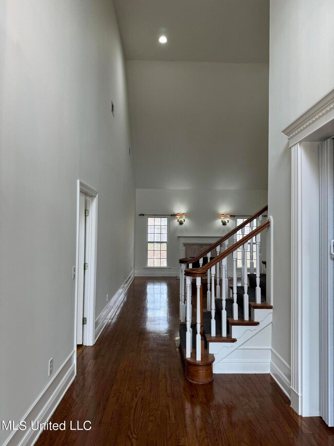 110 Bellemeade Foyer