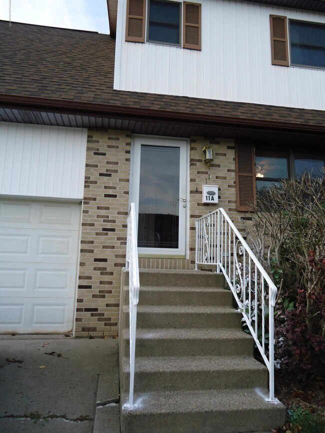 11 Rachel Dr, Archbald, PA 18403 - photo 2