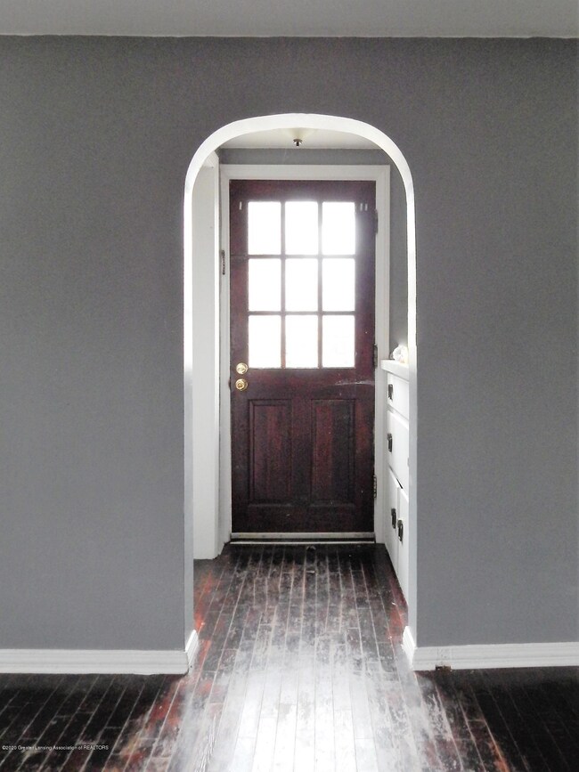 721 Vernon Ave, Lansing, MI 48910 - photo 4