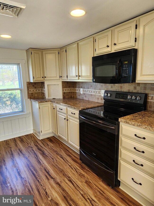 53 Liberty Ln, Kirkwood, PA 17536 - photo 3