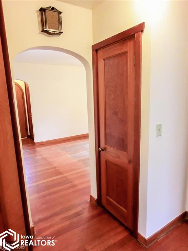 102 N 18th St, Marshalltown, IA 50158 - photo 7