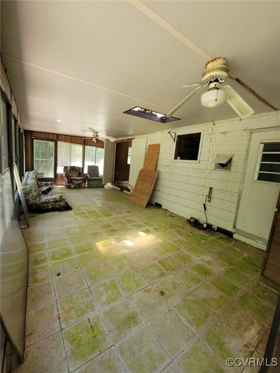  sunroom with ceiling fan