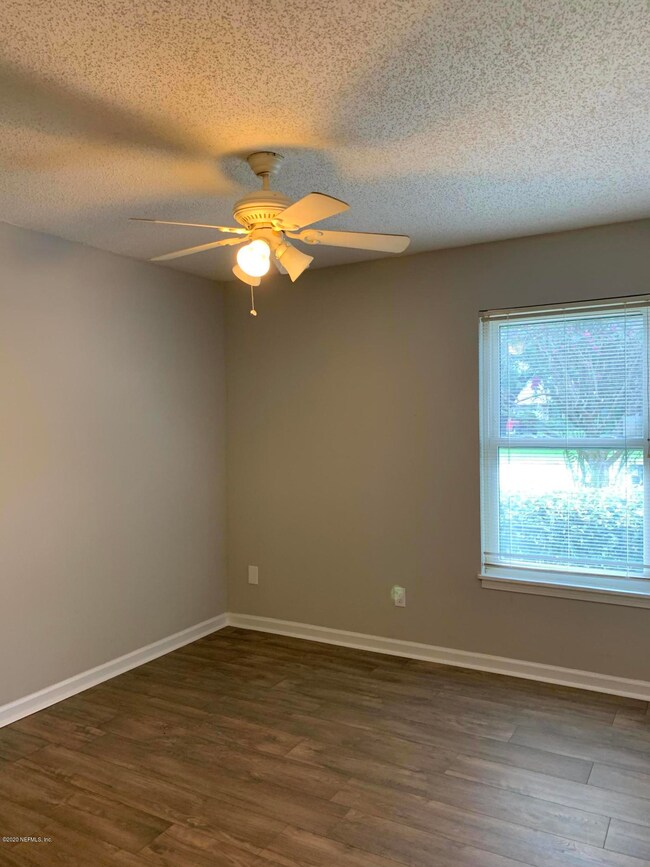 5524 Community Oaks bedroom 1