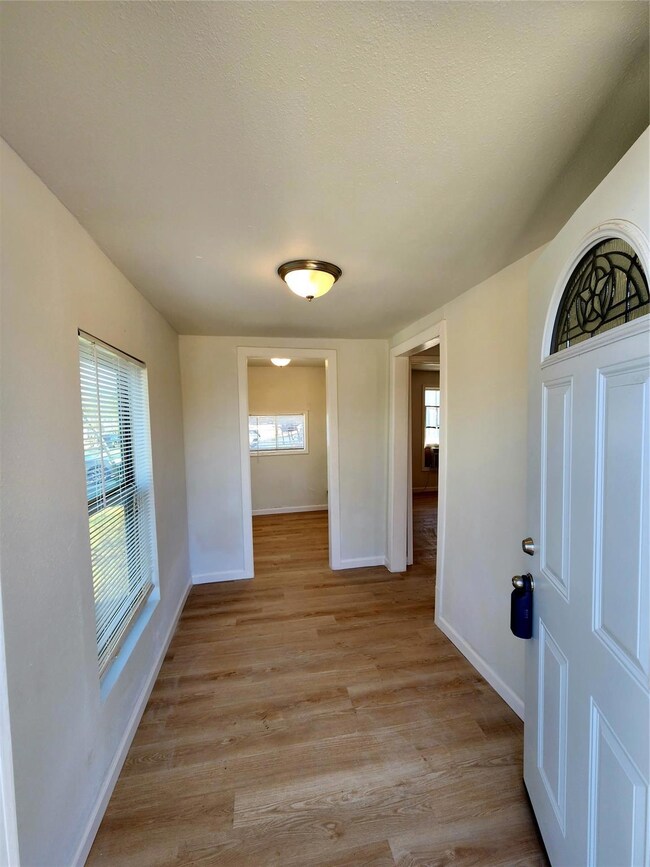 506 W Parnell St, Denison, TX 75020 - photo 2