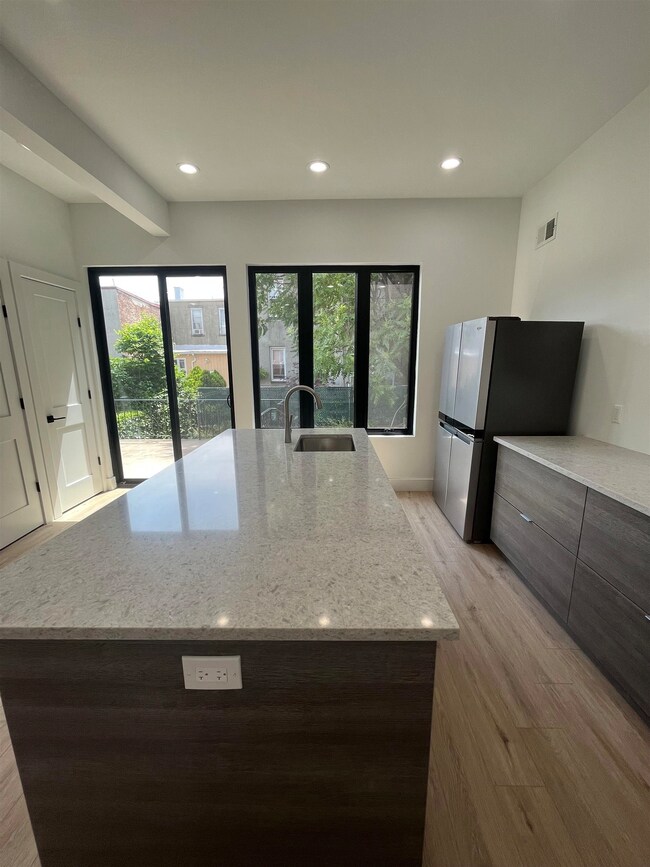 217 Oak St, Weehawken, NJ 07086 - photo 4