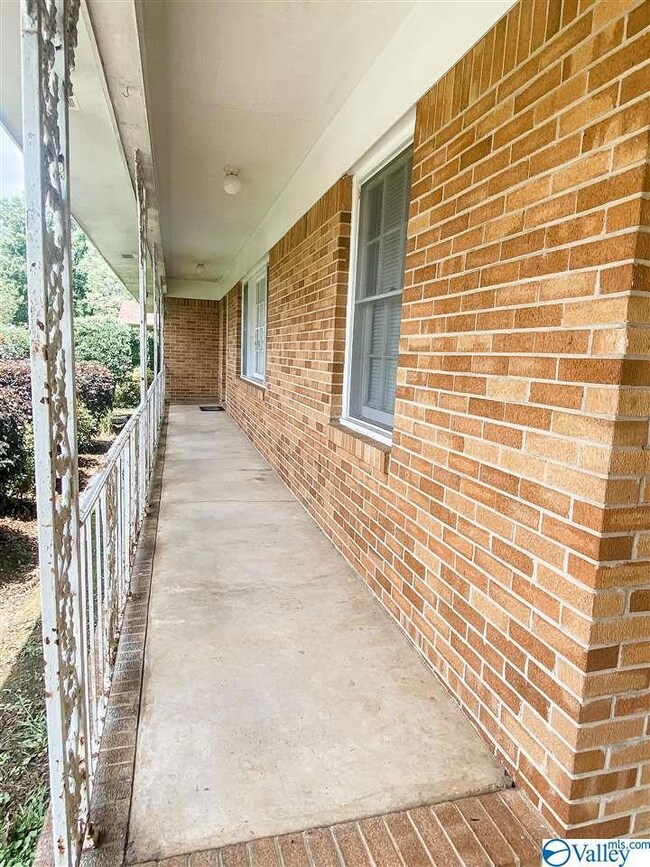 149 Nottingham Rd, Rainbow City, AL 35906 - photo 2