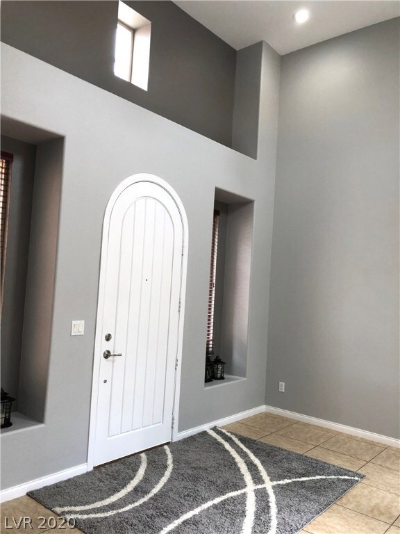 BEAUTIFUL FOYER ENTRANCE