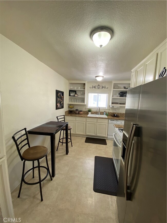 15461 Hesperia Rd, Victorville, CA 92395 - photo 5