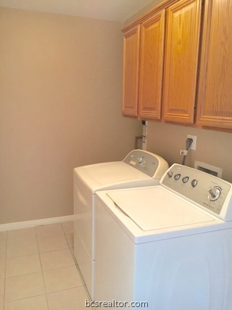 1213 Webhollow Cir unit B, Bryan, TX 77801 - photo 4