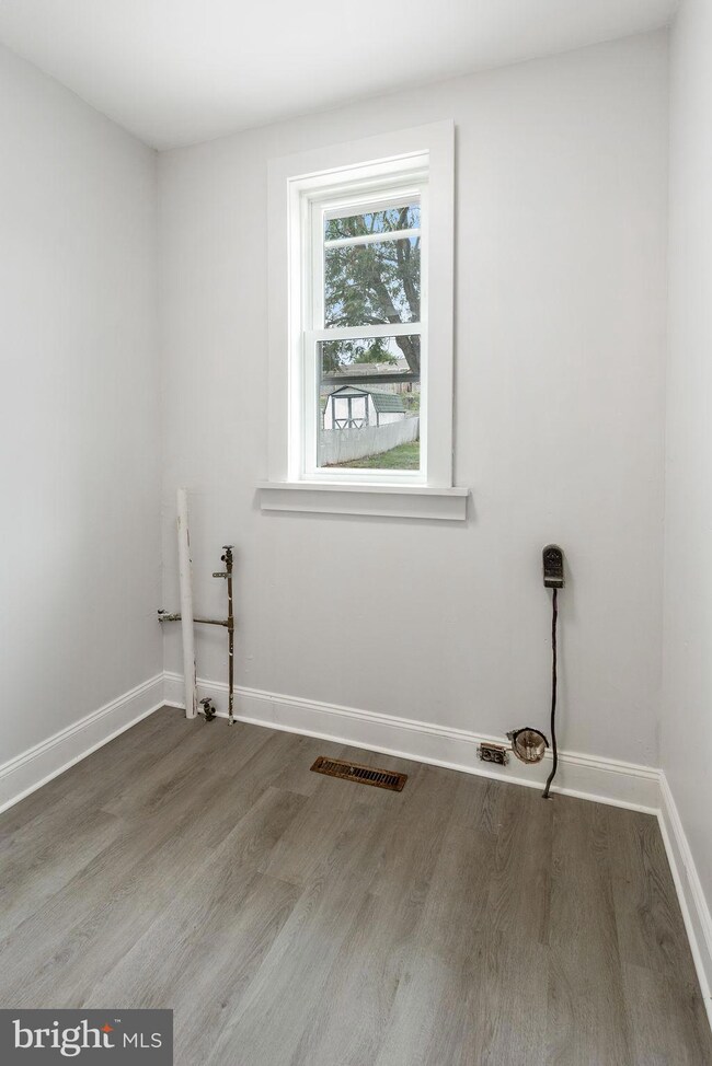 405 W Queen St, Chambersburg, PA 17201 - photo 3