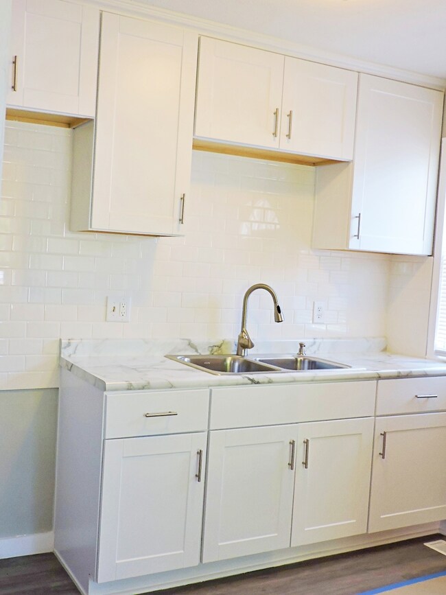 UPDATED KIT: BEAUTIFUL WHITE CABINETS W/SS HARDWARE, GOOSE NECK FAUCET & SOAP DISPENSER, GREY VIEW COUNTER TOP