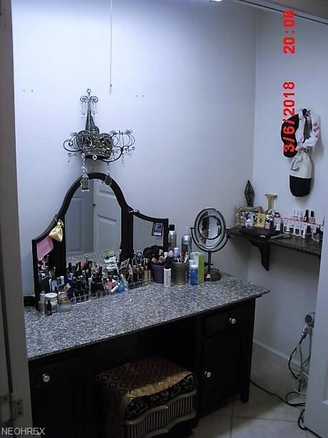 Ladies glam closet in Master Bath