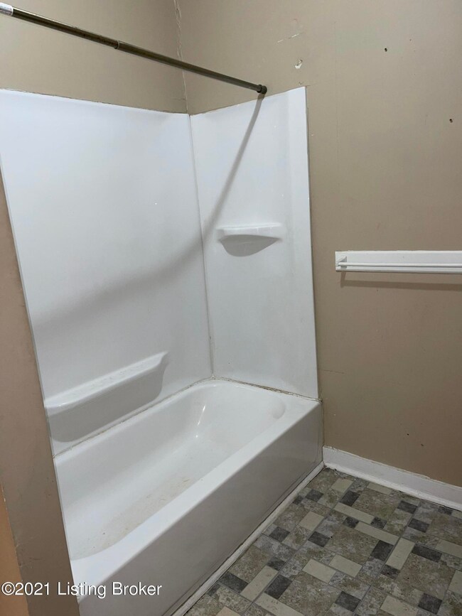 556 Main St, Lebanon Junction, KY 40150 - photo 6