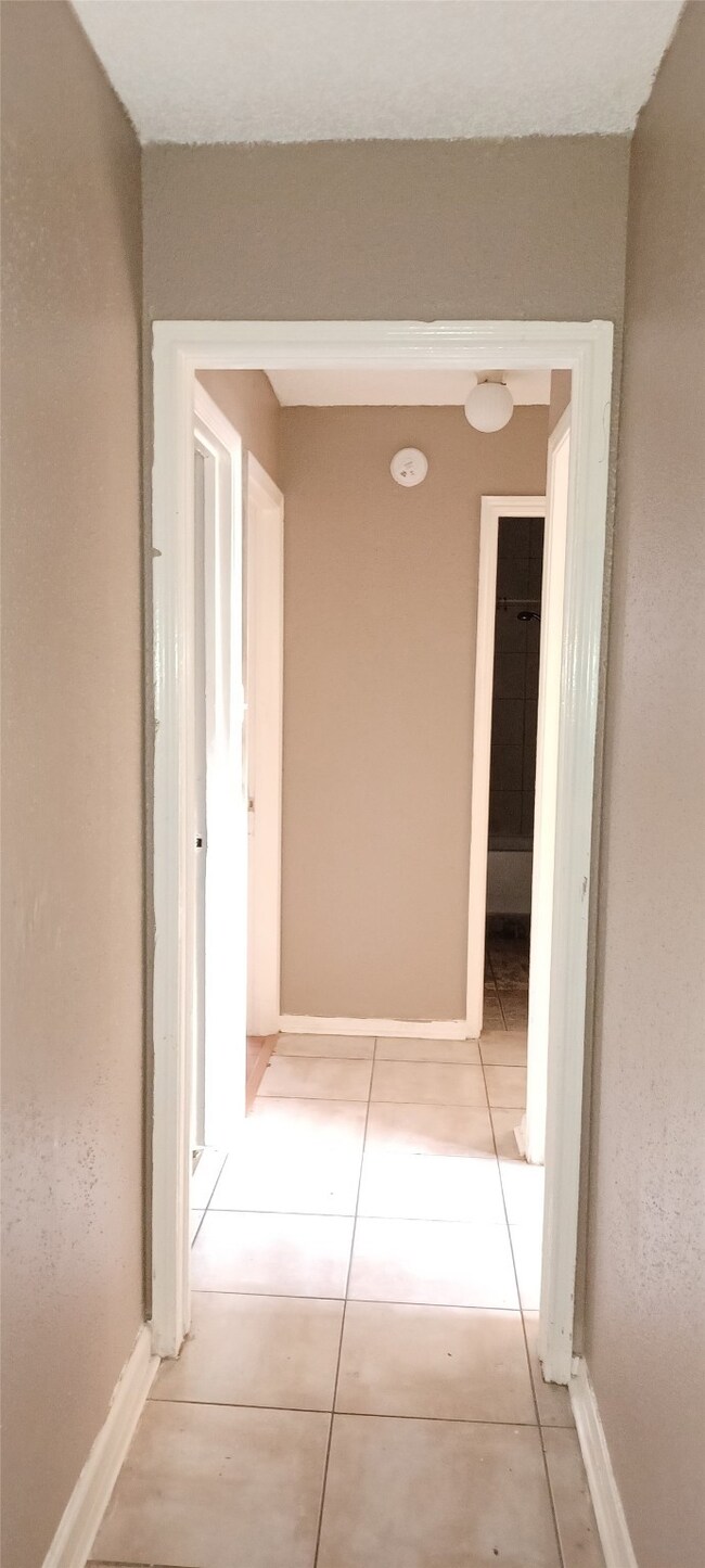 13211 Woodsdale Ct, Houston, TX 77038 - photo 7