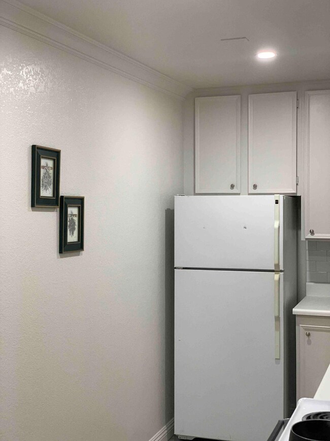 2810 N Arcadia Ct unit 211, Palm Springs, CA 92262 - photo 4