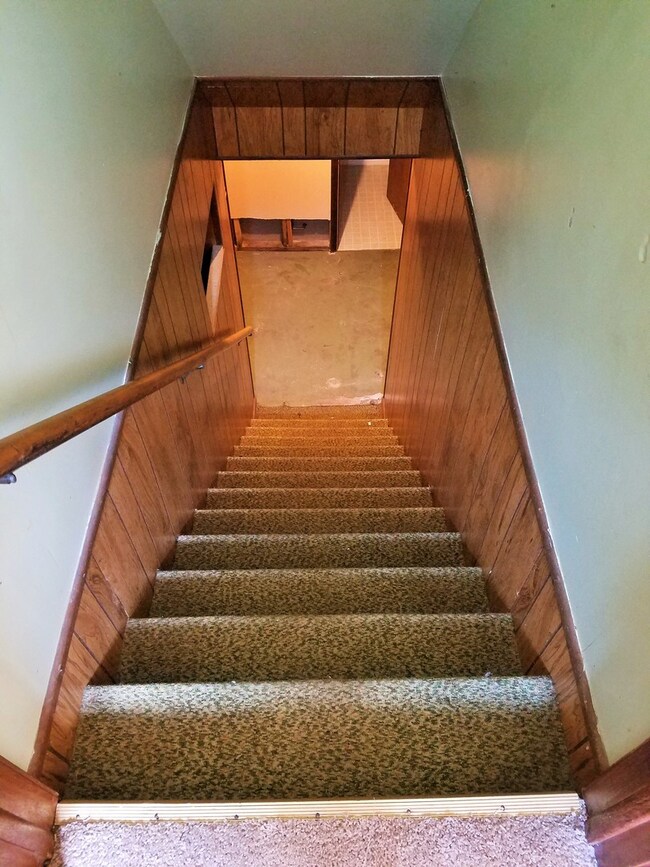 1110 Laurel Dr, Aurora, IL 60506 - photo 2