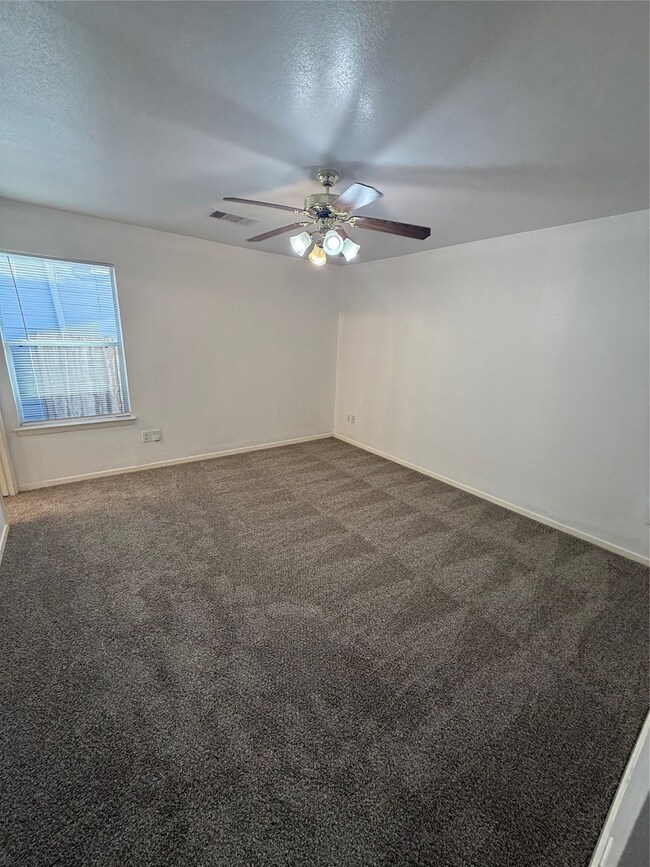 1639 Nichole Woods Dr, Houston, TX 77047 - photo 7