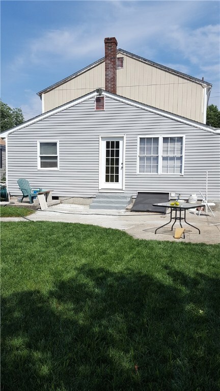 83 Ashburne St, Pawtucket, RI 02861 - photo 3