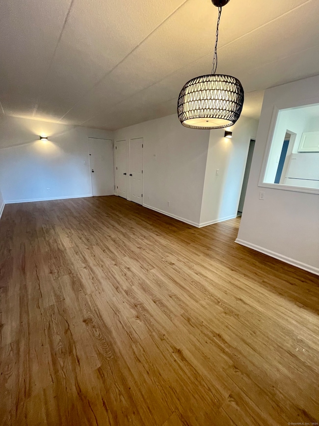 Hyde Park unit 3P, Stamford, CT 06907 - photo 3