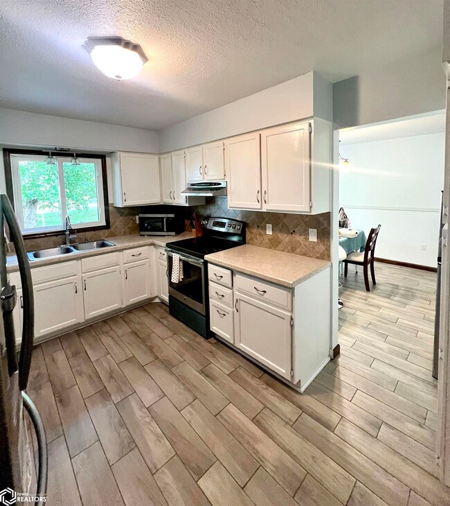 13437 Angle Rd, Ottumwa, IA 52501 - photo 3