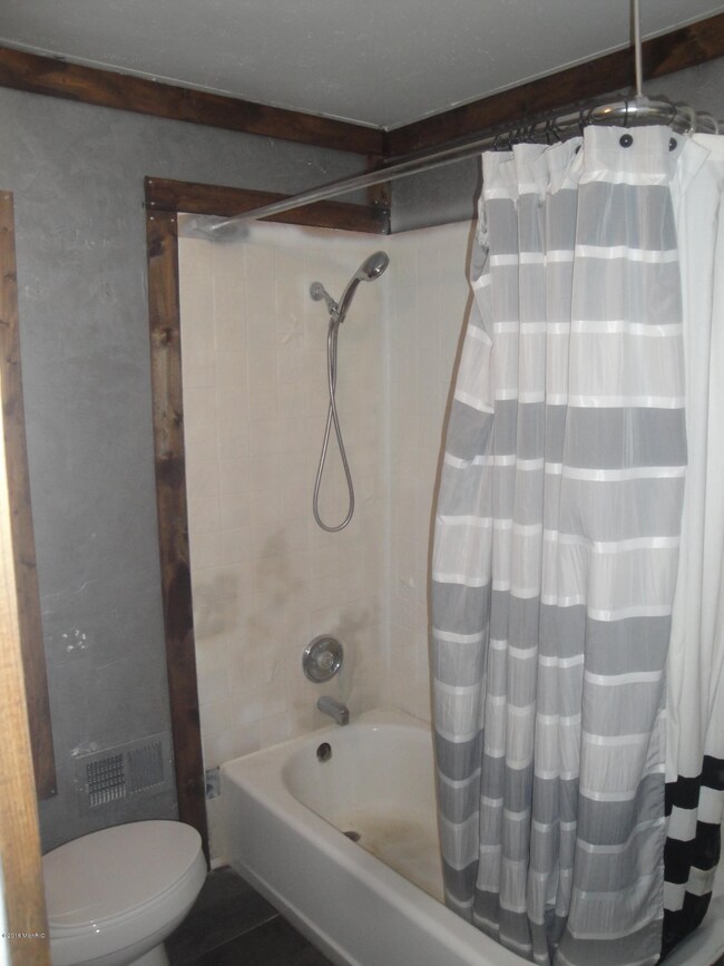 07_Full Bathroom