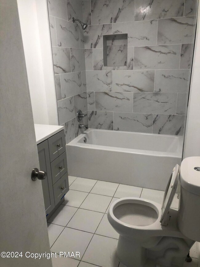 52 Garden St, Stroudsburg, PA 18360 - photo 4