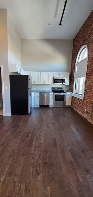 1 Main St unit 303, Peabody, MA 01960 - photo 2