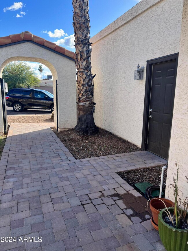 1510 E Taro Ln, Phoenix, AZ 85024 - photo 3