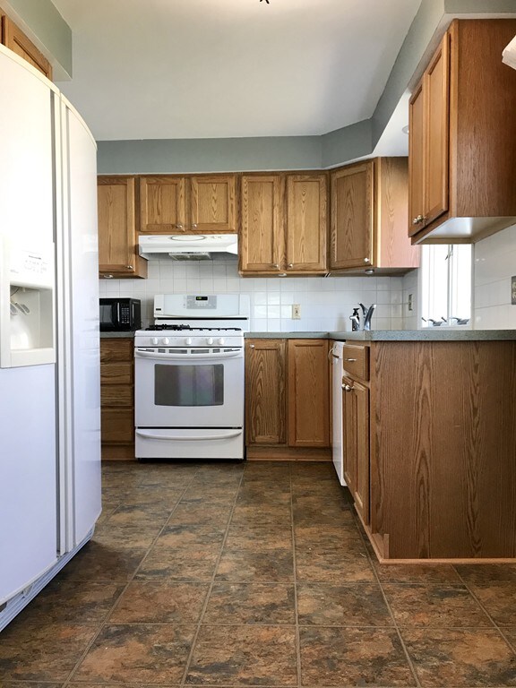 24 Cooper St, West Springfield, MA 01089 - photo 7