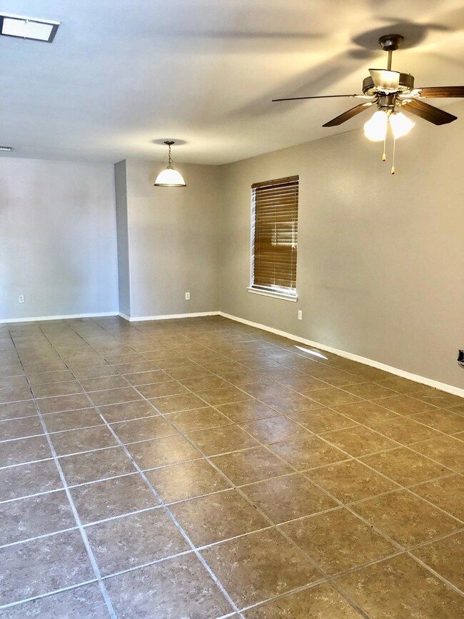 5732 Saluki Dr unit A, El Paso, TX 79924 - photo 4