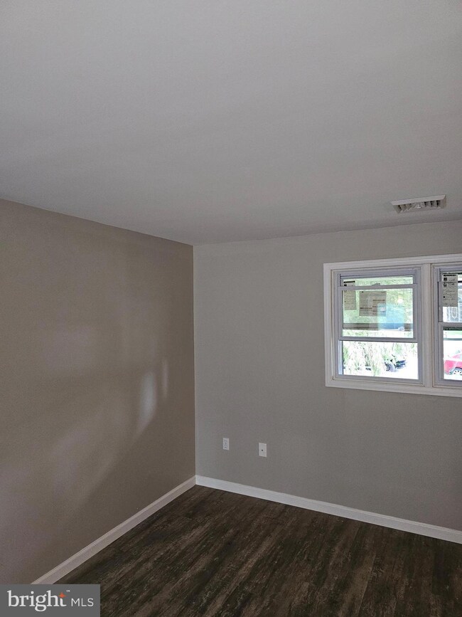 1316 E Evergreen Dr, Phoenixville, PA 19460 - photo 6